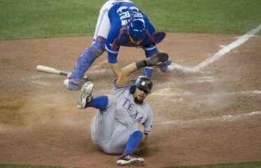 Texas vuelve a ganar en Toronto y lidera la serie 2-0