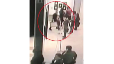 Policía rusa detiene a ladrón que robó un cuadro a plena luz del día