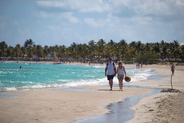 1.3 millones de visitantes recibió Cuba en 11 meses