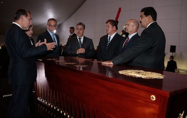 Maduro condecora a los cinco agentes cubanos liberados por EU