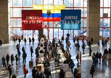 Ecuador: ya iniciaron las elecciones locales y del referéndum constitucional 