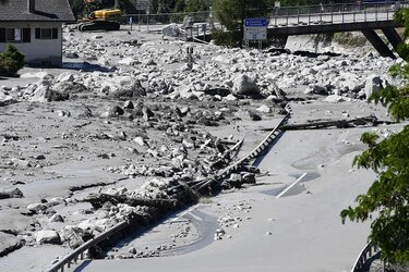 Al menos ocho desaparecidos por un alud en los Alpes suizos