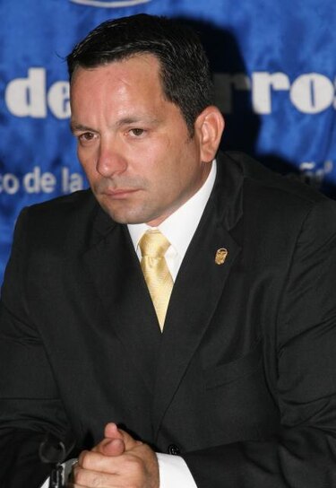 Burillo responde a Ferrufino: no declinará de su aspiración presidencial