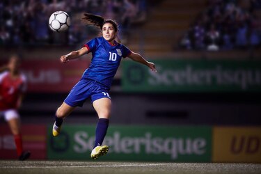 ‘Cortita y al pie’, ‘pecho frío’ y otras expresiones cotidianas que vienen del fútbol