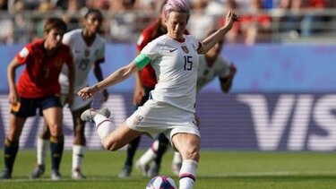 Futbolista Megan Rapinoe acepta invitación de demócrata a visitar el Congreso