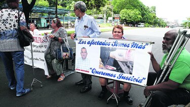 Víctimas del dietilenglicol reclaman justicia en la calle