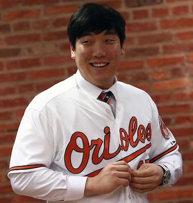 Orioles firman al jardinero surcoreano Kim Hyun-Soo por dos años