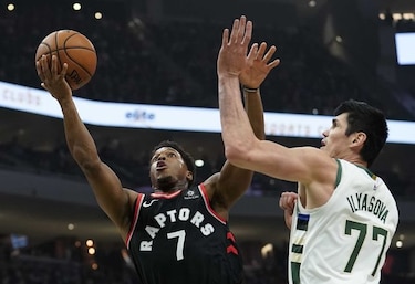 Bucks vencen a Raptors y son los únicos invictos
