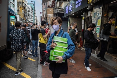 Estados Unidos recomienda evitar viajes a Hong Kong por reglas contra la Covid-19