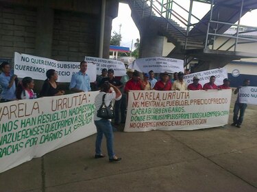 Trabajadores de Campos de Pesé protestan pacíficamente en Divisa
