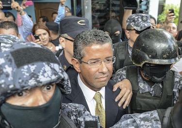 Juez salvadoreño decide sobre hospitalización de recluido expresidente Flores