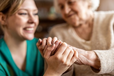 La menopausia causa un ‘precipicio fisiológico’ que puede mostrar síntomas diez años antes.
