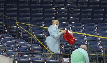Video: Muere fanático de béisbol al caer desde el segundo piso del estadio de los Bravos de Atlanta