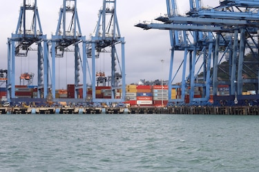 CK Hutchison amenaza con acciones legales contra APM Terminals si opera los puertos de Balboa y Cristóbal