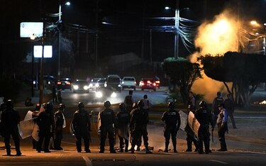 Protestas contra Presidente y paro de policías y transportistas sacuden Honduras
