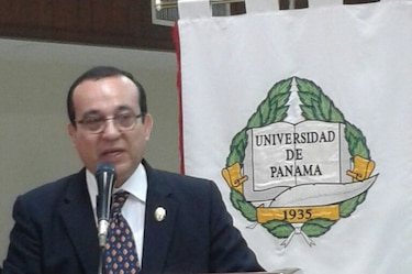 Proclaman a Eduardo Flores como el nuevo rector de la Universidad de Panamá