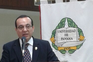 Proclaman a Eduardo Flores como el nuevo rector de la Universidad de Panamá