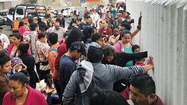 En busca de asilo, abarrotan frontera con Estados Unidos
