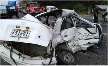 11 heridos deja accidente entre un vehículo y un bus tipo coaster en Colón
