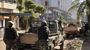 Malí: Al menos 3 muertos en ataque a hotel con rehenes