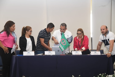 CD cierra jornada electoral en medio de denuncias de irregularidades
