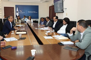 Gobierno estudia nuevo plan para financiar viviendas de interés social y liberar la tasa hipotecaria