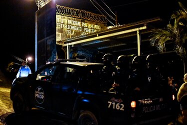 Al menos 18 muertos y 16 heridos en enfrentamiento en cárcel de Honduras