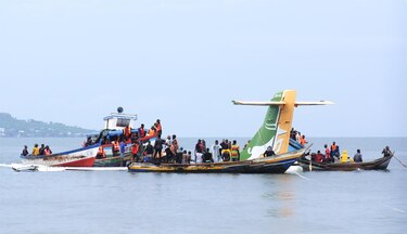Al menos 19 muertos tras estrellarse avión en el lago Victoria en Tanzania