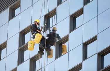 Colombia aprueba ley  que baja carga fiscal a empresas