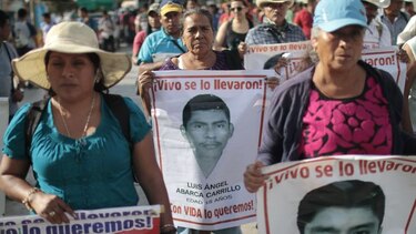 Familiares pedirán a Peña Nieto fiscalías especializadas para caso Ayotzinapa