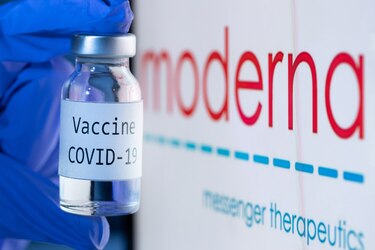 Panel de expertos de Estados Unidos recomienda autorización de emergencia de vacuna de Moderna