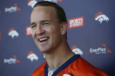 Manning comienza prácticas con el nuevo ataque de Broncos