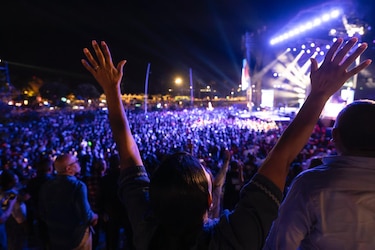 Festival de música en la cinta costera: un mar de alegría y fe