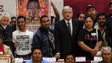 López Obrador arranca su gobierno con comisión investigadora de Ayotzinapa