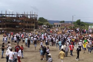 Reportan al menos cuatro muertos por desplome de palco en una plaza de toros en Colombia