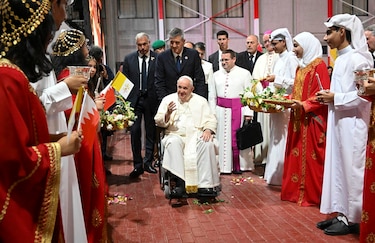 El papa Francisco se despide de Baréin pidiendo a la Iglesia diálogo con otros credos
