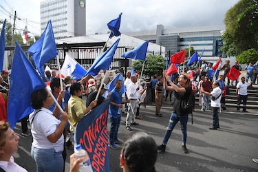 Protestas en la Asamblea Nacional contra la designación de Dino Mon en la CSS