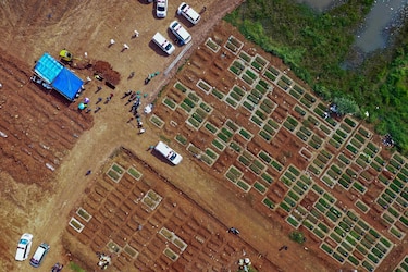 OMS: pandemia de la Covid-19 deja más de cuatro millones de muertos