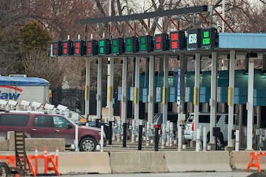 Canadá prolonga cierre de frontera a extranjeros 