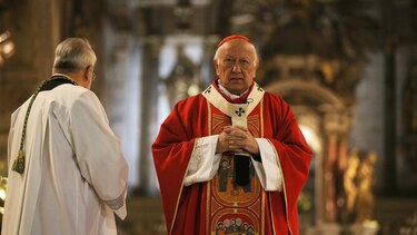 Papa Francisco reemplaza al obispo de Santiago tras denuncias de encubrimiento de abusos