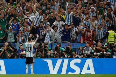 Messi da vida a Argentina y derrota a México