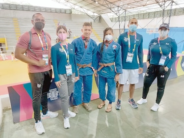 Atletas panameños inician su periplo hacia las medallas