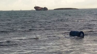 Embarcación ‘Adonai’ se encuentra escorada en la bahía de Limón en Colón