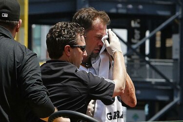 Vogelsong recibe pelotazo en el rostro