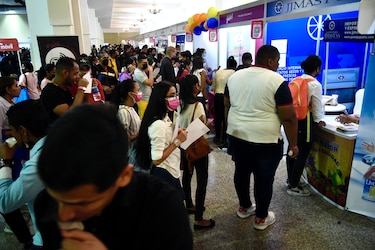 20 mil asistentes a feria para 3 mil plazas de trabajo