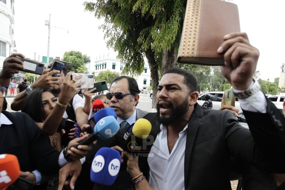 Se entrega el hombre acusado de obstruir el paso de la caravana de alimentos