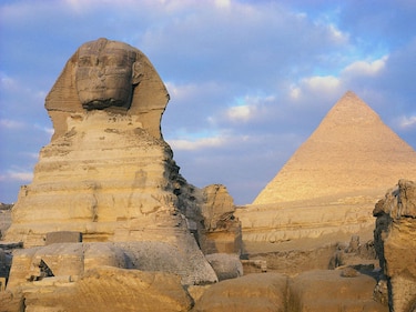 Arrestan a tres personas por vender piedras de las pirámides de Egipto