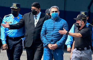 Expresidente de Honduras, Juan Orlando Hernández, es instruido de cargos por narcotráfico y queda detenido en Nueva York