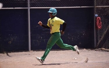 Tres equipos se pelean la última plaza para las semifinales del béisbol preintermedio