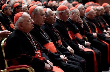 Cardenales examinan en secreto las controvertidas finanzas de El Vaticano